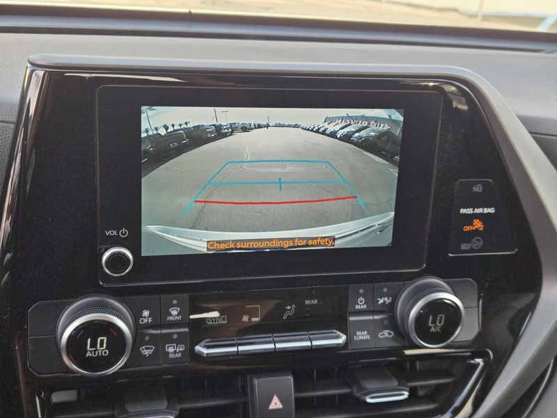 Used 2024 Toyota Highlander XLE FWD (Natl)
