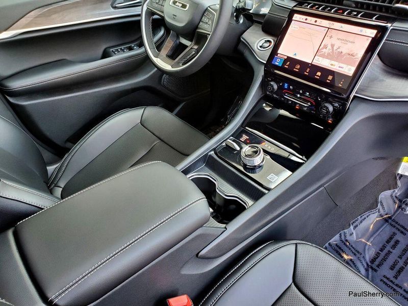 New 2025 Jeep Grand Cherokee Limited 4x4Image 36