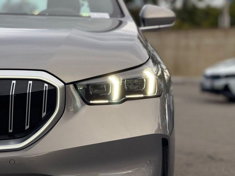 Used 2025 BMW 5 Series 530iImage 13