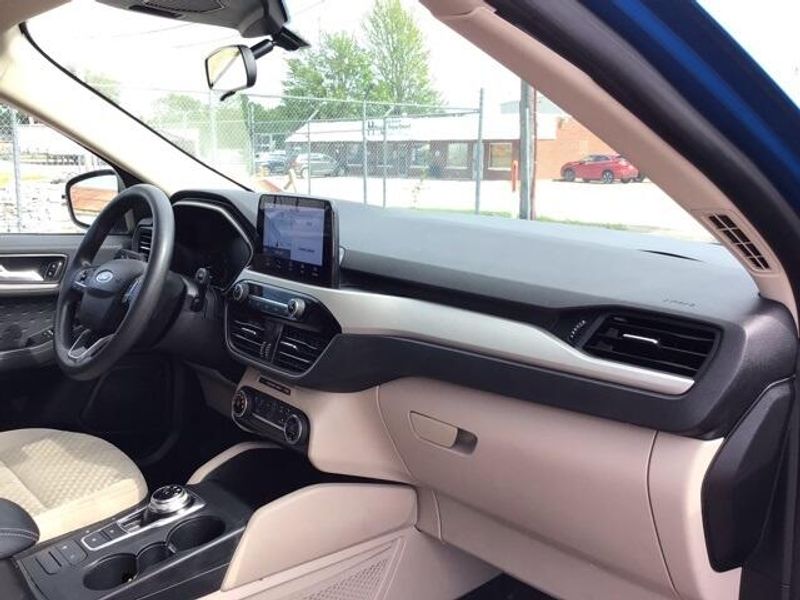 2020 Ford Escape SEImage 15