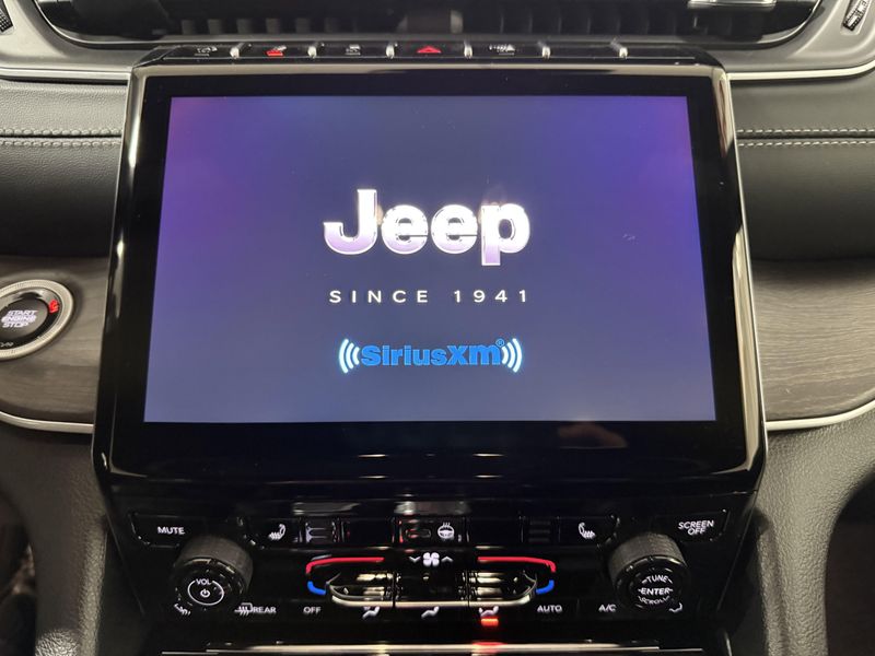 New 2025 Jeep Grand Cherokee Limited 4x4Image 29