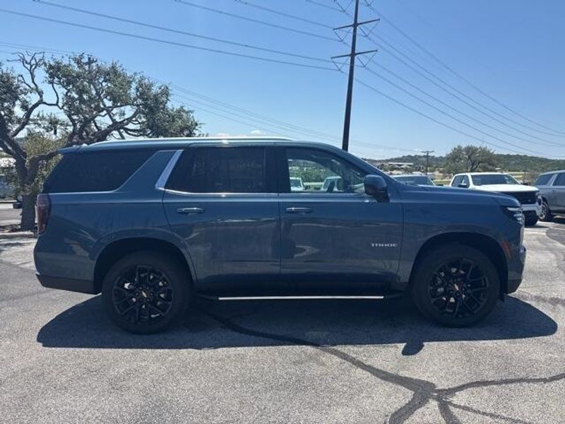2025 Chevrolet Tahoe LS photo 4