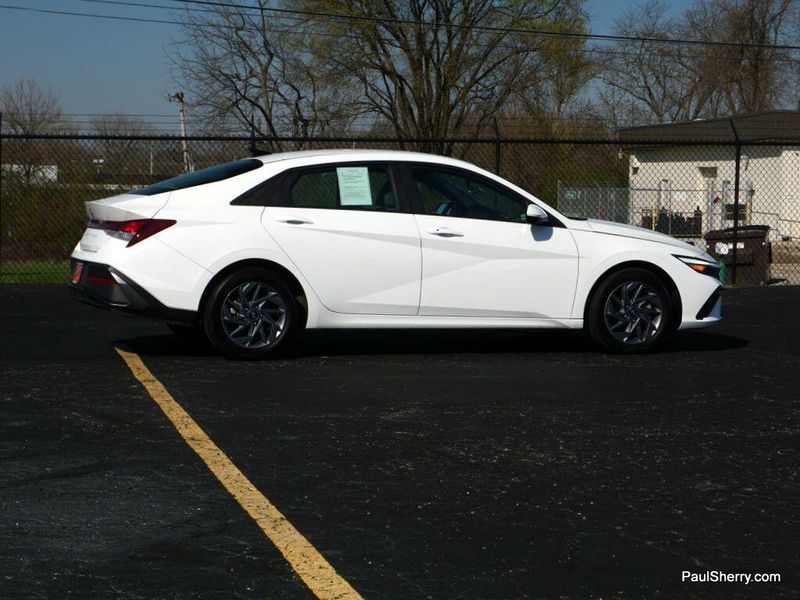 2024 Hyundai Elantra SELImage 16