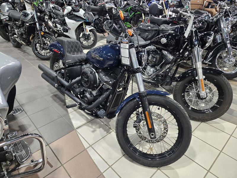 USED 2019 HARLEY SOFTAIL STREET BOB Image 1