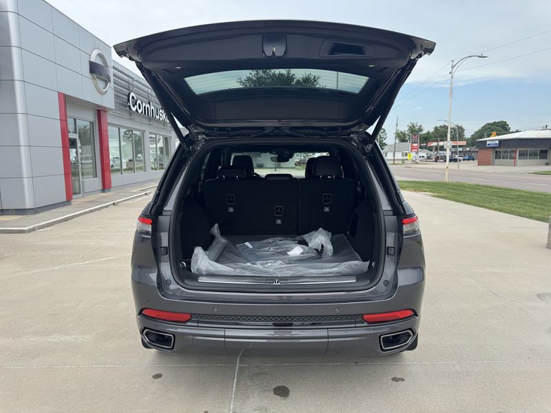 New 2025 Jeep Grand Cherokee SummitImage 8