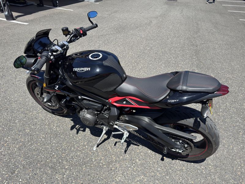 2019 Triumph Street Triple R LRH - JET BLACK 