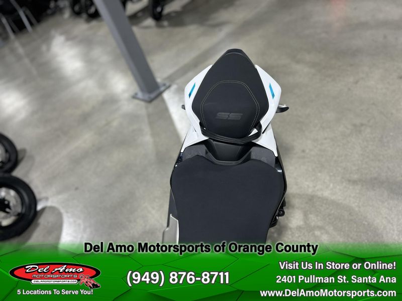 2025 CFMOTO 300SS Image 12