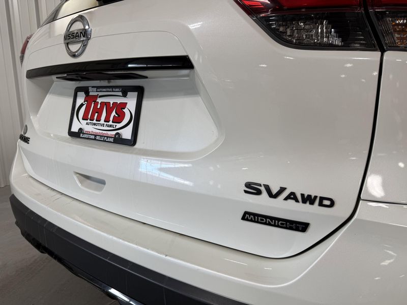 Used 2018 Nissan Rogue SVImage 6
