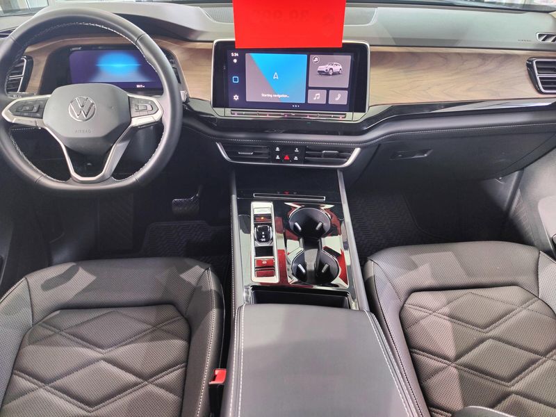 Used 2025 Volkswagen Atlas SE AWD w/TechnologyImage 14