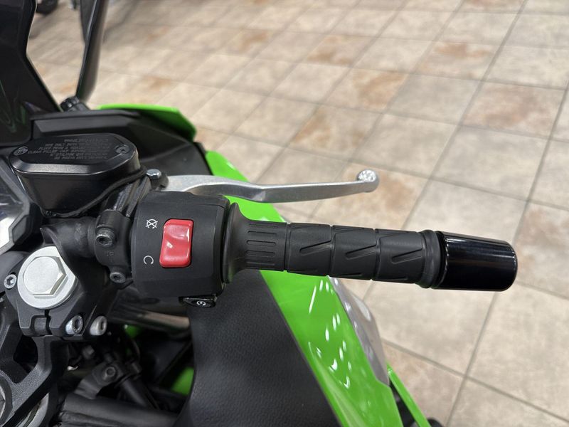 Used 2024 Kawasaki NINJA 500 KRT SE ABS Image 24