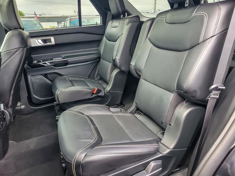 2024 Ford Explorer ST photo 12