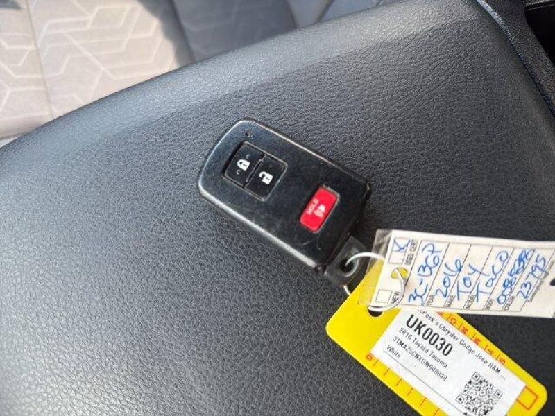 Used 2016 Toyota Tacoma TRD Off-RoadImage 22