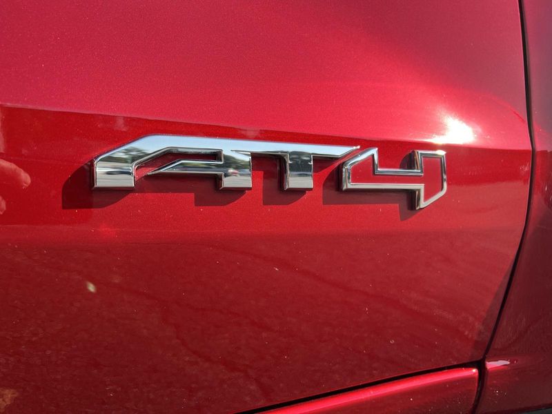 2024 Gmc Canyon AT4 photo 3
