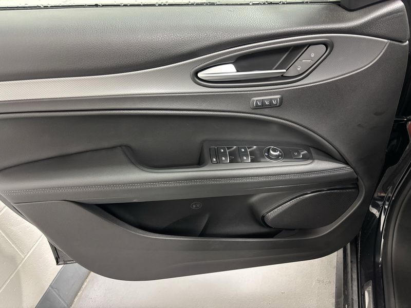 New 2025 Alfa Romeo Stelvio AwdImage 4