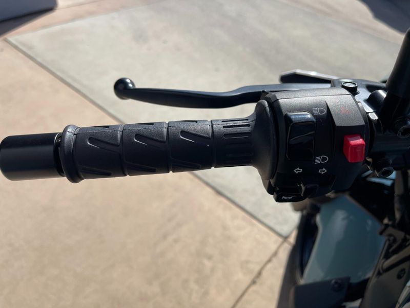 New 2025 Kawasaki ELIMINATOR SE ABS Image 17