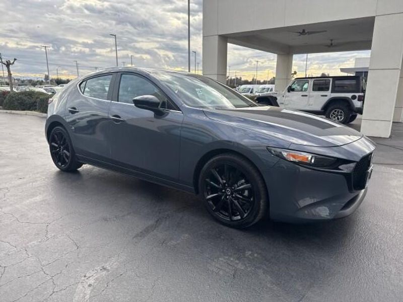 2024 Mazda Mazda3 Hatchback 2.5 s Carbon photo 2