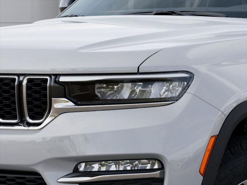 2025 Jeep Grand Cherokee Limited photo 3