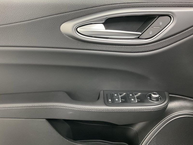 New 2026 Alfa Romeo Giulia AwdImage 16