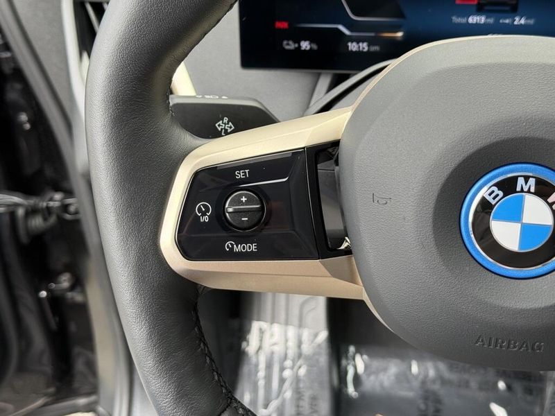 2025 BMW iX xDrive50Image 24