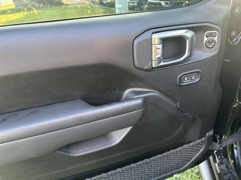 New 2025 Jeep Wrangler 4-door Sport SImage 25