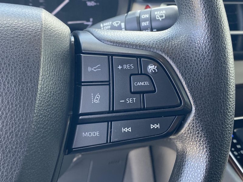 2024 Toyota Sienna LEImage 28