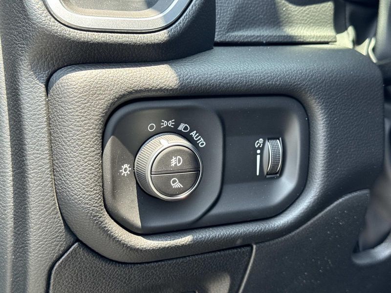 New 2026 RAM 1500 Big Horn Crew Cab 4x2 5'7' Box
