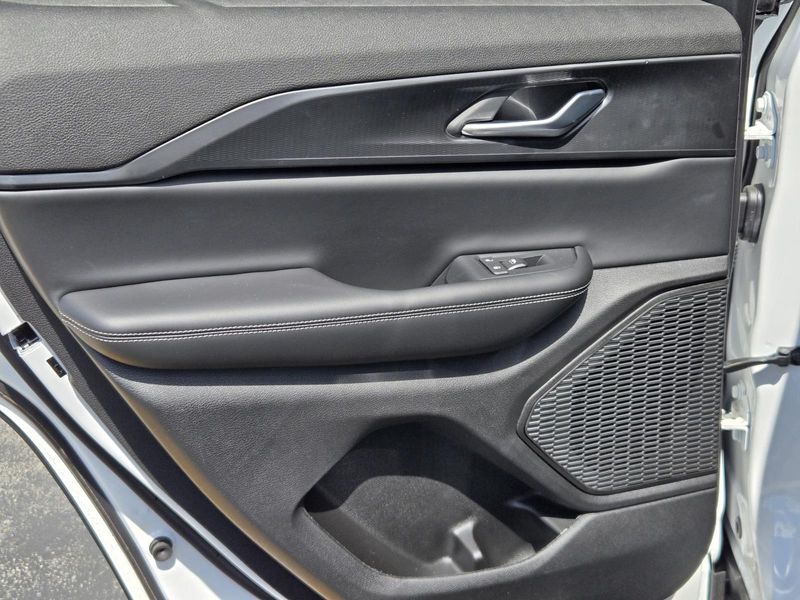 New 2026 Jeep Grand Cherokee Laredo X 4x2