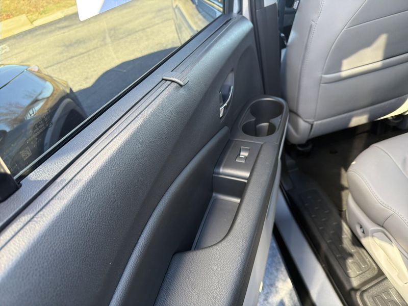 Used 2021 Honda Pilot Touring 7-PassengerImage 21