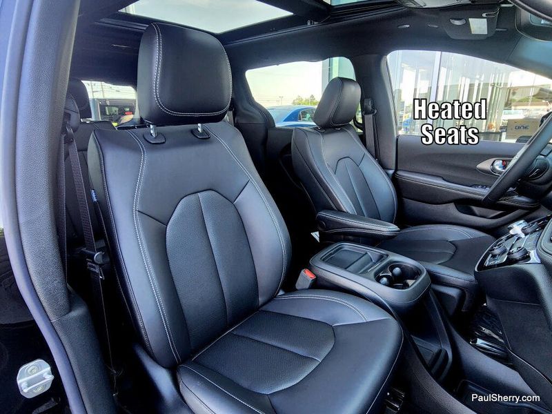 New 2027 Chrysler Pacifica Select