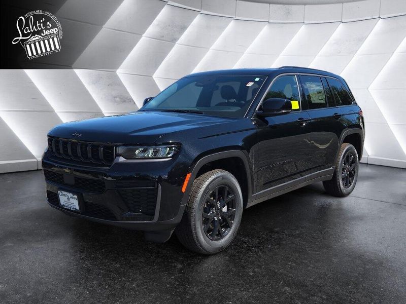New 2026 Jeep Grand Cherokee Laredo Altitude 4x4