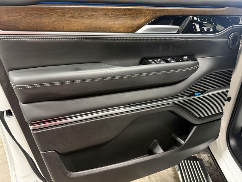 2025 Jeep Grand Wagoneer Image 20