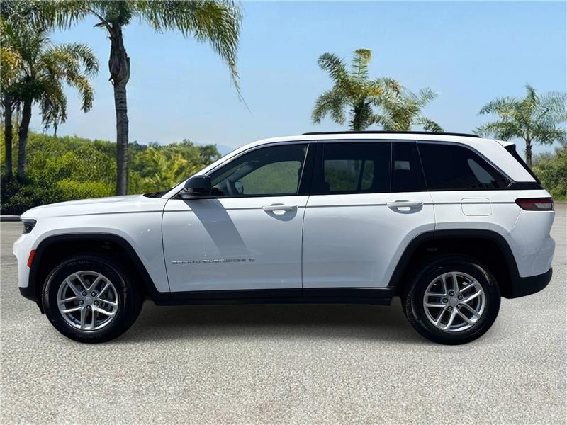 New 2026 Jeep Grand Cherokee Laredo 4x2