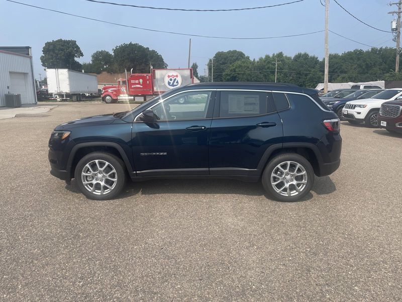 2024 Jeep Compass Latitude Lux 4x4Image 5