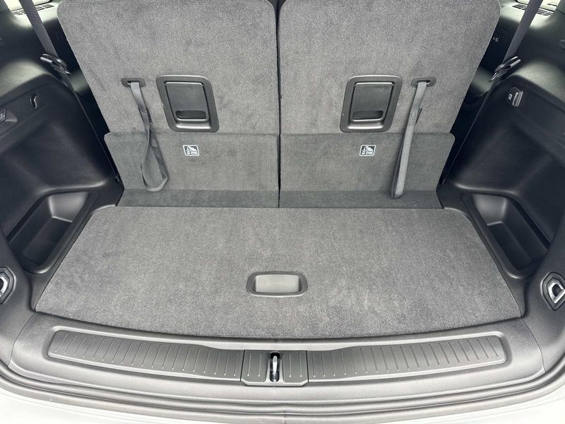 New 2026 Jeep Grand Cherokee L Laredo X 4x2