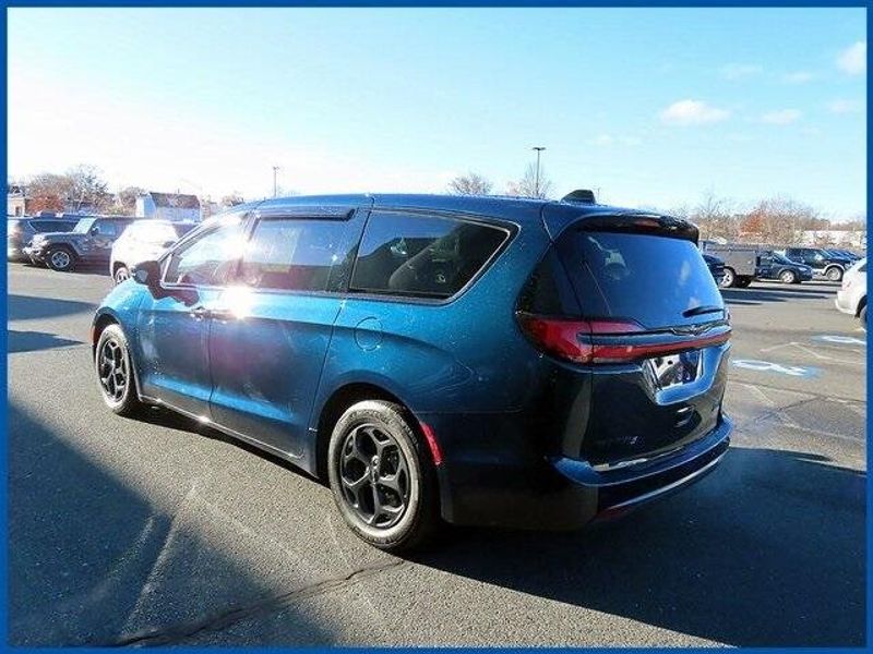 2023 Chrysler Pacifica Hybrid Touring LImage 5