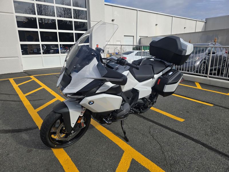 New 2026 BMW R1300RT Image 4