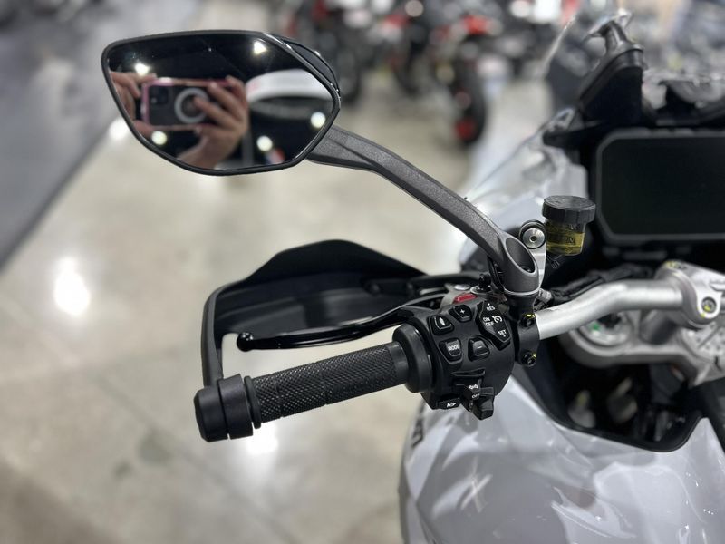 2024 Ducati MULTISTRADA V4 S TRAVEL & RADAR SPOKED WHEELS - DEMO Image 11