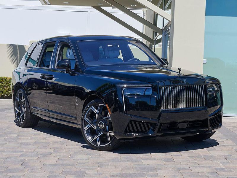New 2027 Rolls-Royce Cullinan Black BadgeImage 5
