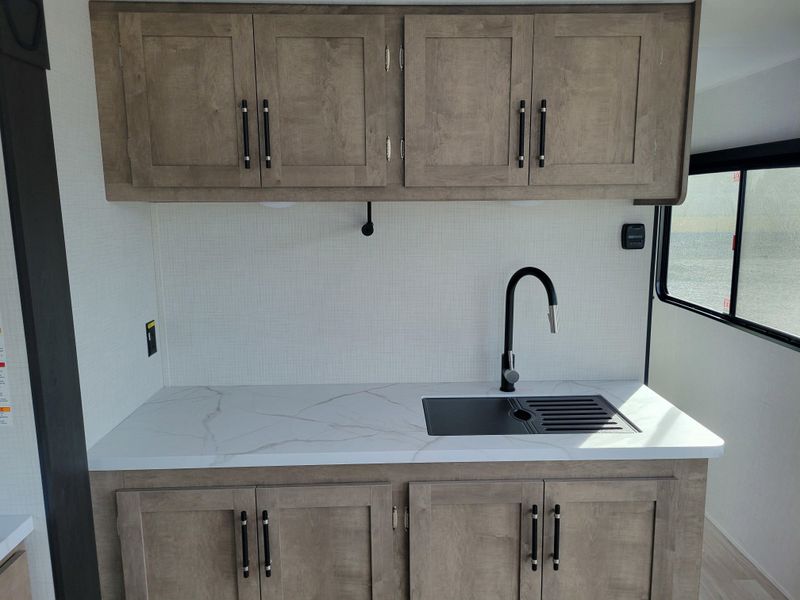 New 2026 KEYSTONE SPRINGDALE 31 SUNROOM Image 19