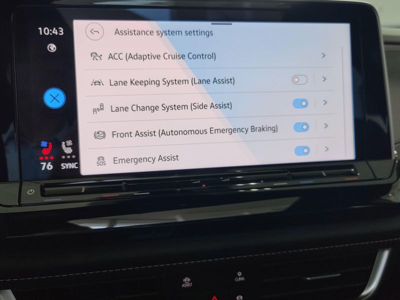 2025 Volkswagen Atlas Cross Sport SE AWD w/Technology/SunroofImage 22