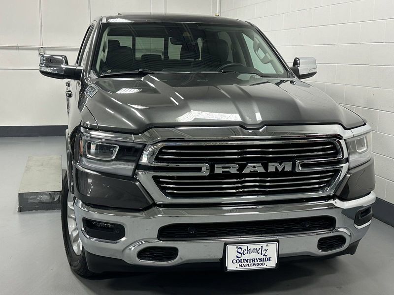 2022 RAM 1500 Laramie Crew Cab 5.7L 4WD w/Sunroof & NaviImage 2