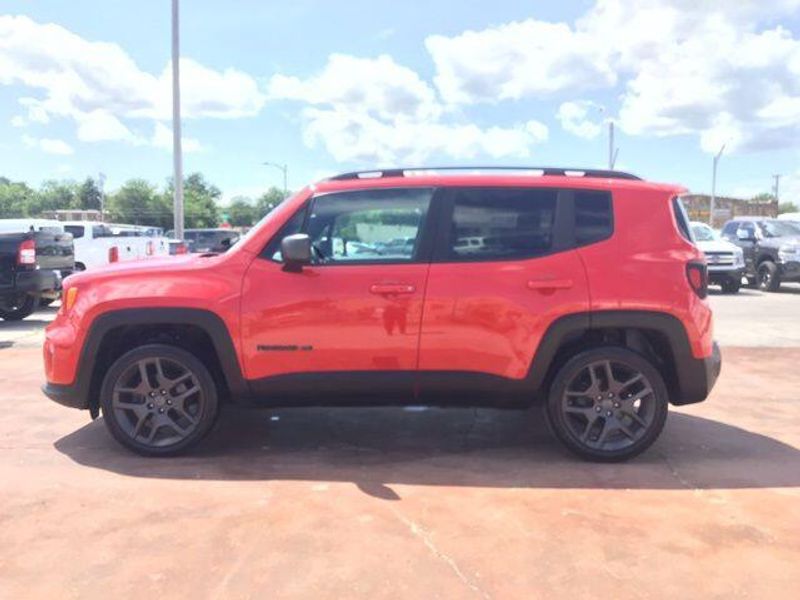 Used 2021 Jeep Renegade LatitudeImage 2