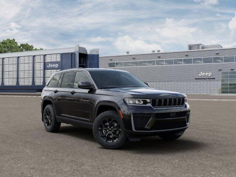 New 2026 Jeep Grand Cherokee Laredo Altitude 4x4Image 5