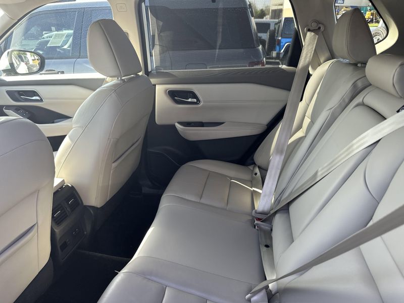 2021 Nissan Rogue SLImage 21