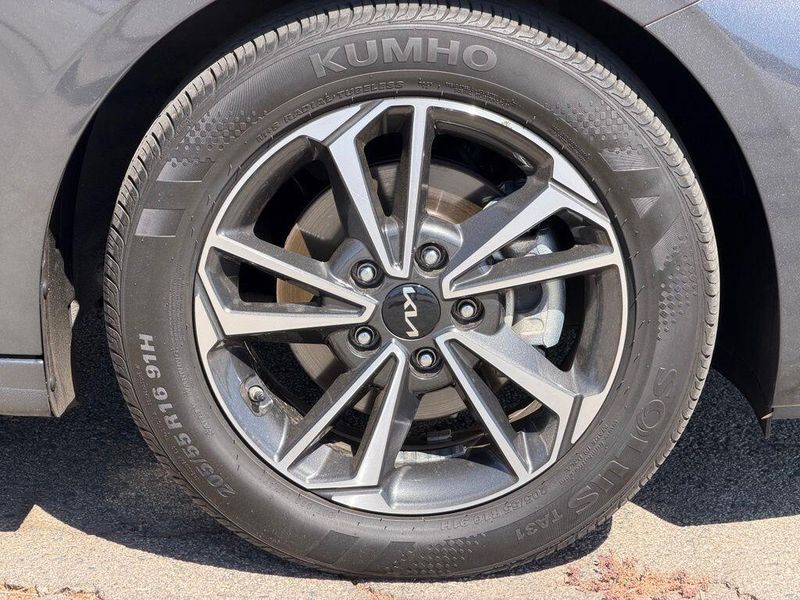 Used 2023 Kia Forte LXSImage 9