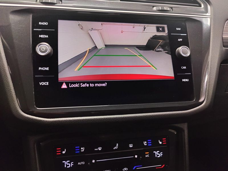 Used 2024 Volkswagen Tiguan AWD SEL R-Line w/Sunroof/NavImage 29