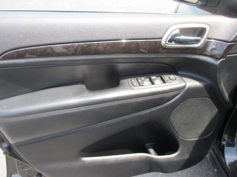 2012 Jeep Grand Cherokee Laredo AltitudeImage 18