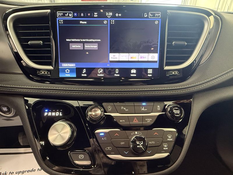 New 2026 Chrysler Pacifica SelectImage 28
