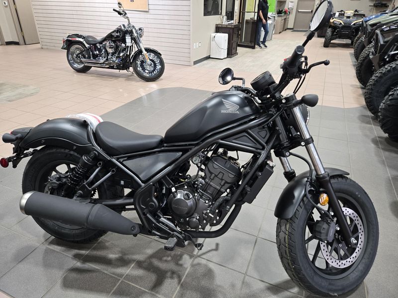 2025 Honda REBEL 300 MATTE BLACK METALLIC Image 2