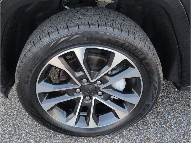 Used 2023 Jeep Grand Cherokee OverlandImage 9